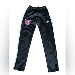 Bayern Munich Adidas boys track pants/sweatpants Size S perfect for teens soccer